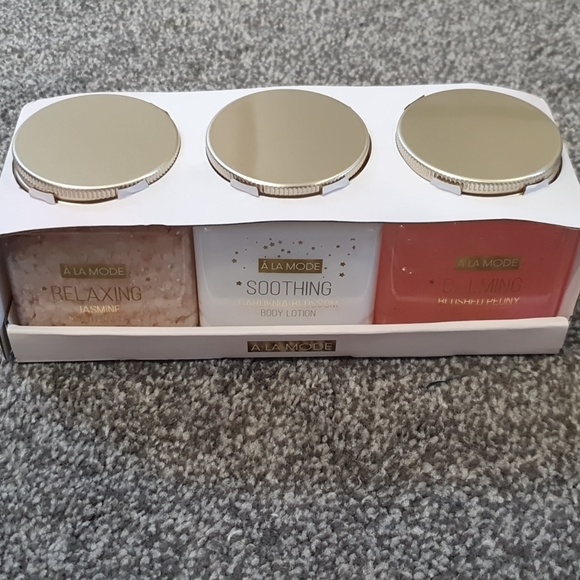 NEW Bath set - Picture 3 of 4